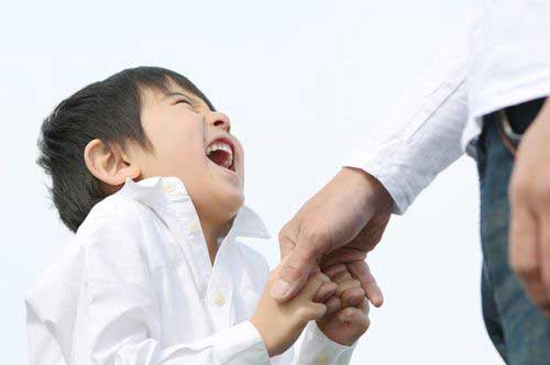 父親が子どもの親権を獲得する方法：親権のメリットとデメリットは？